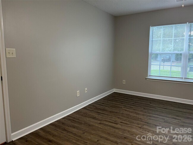 Building Photo - 4924 Aldersbrook Dr