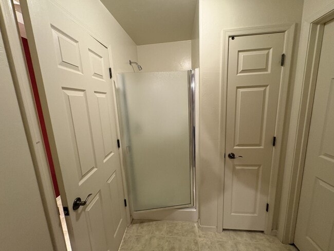 Building Photo - East side beauty 4 bedrooms