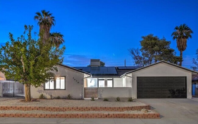 Building Photo - Welcome home to Paradise!