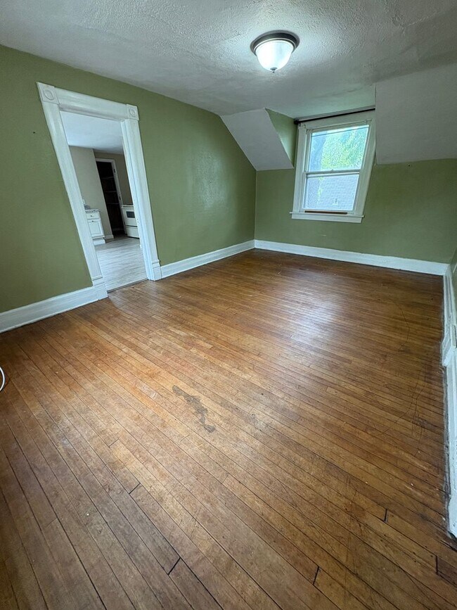 Building Photo - GB - 02 - Duplex
