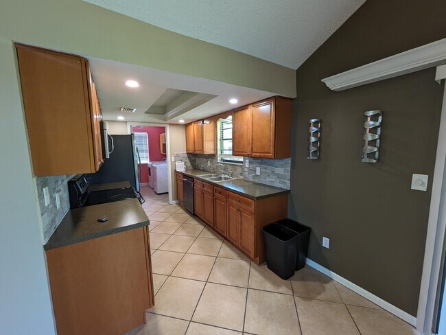 Building Photo - 4635 Longbow Dr