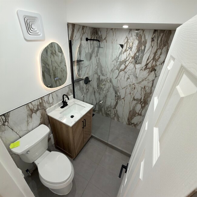 Building Photo - 810 23rd St