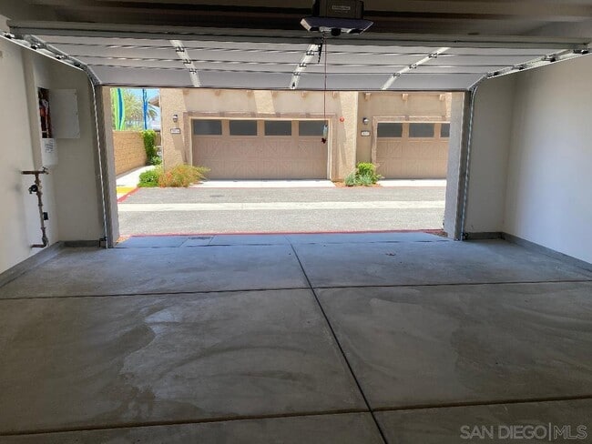 Building Photo - 40445 Melrose Dr