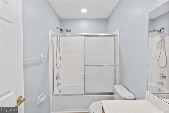 Building Photo - 14 Hearthstone Ln