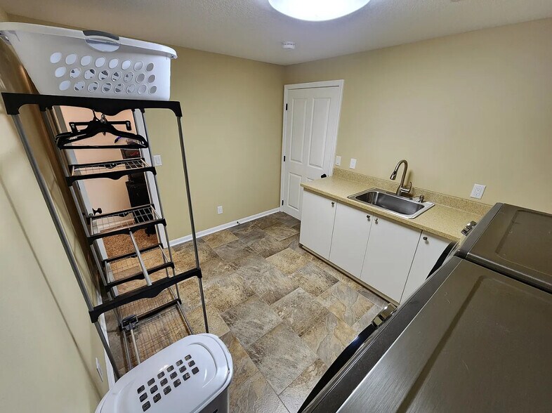 Building Photo - 210 NE 12th Street Pl