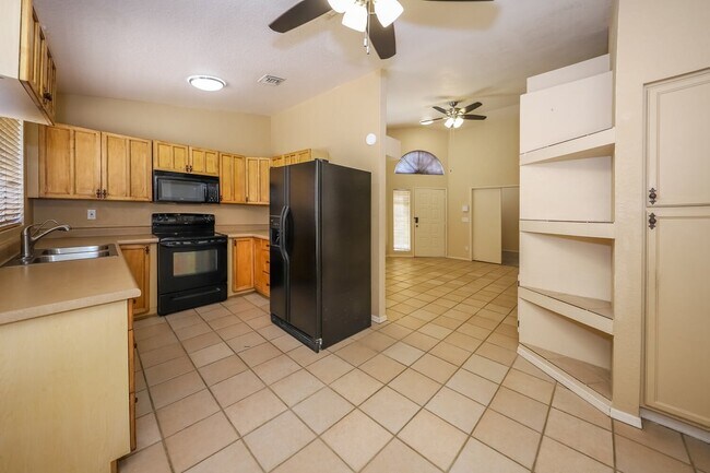 Building Photo - 3080 W Placita De La Roseta