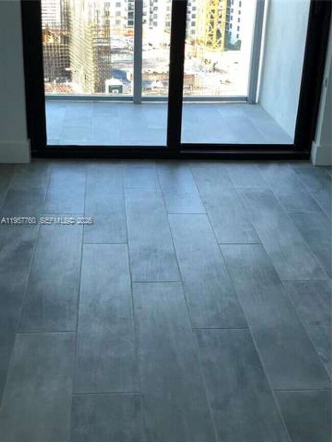 Building Photo - 1010 Brickell Ave