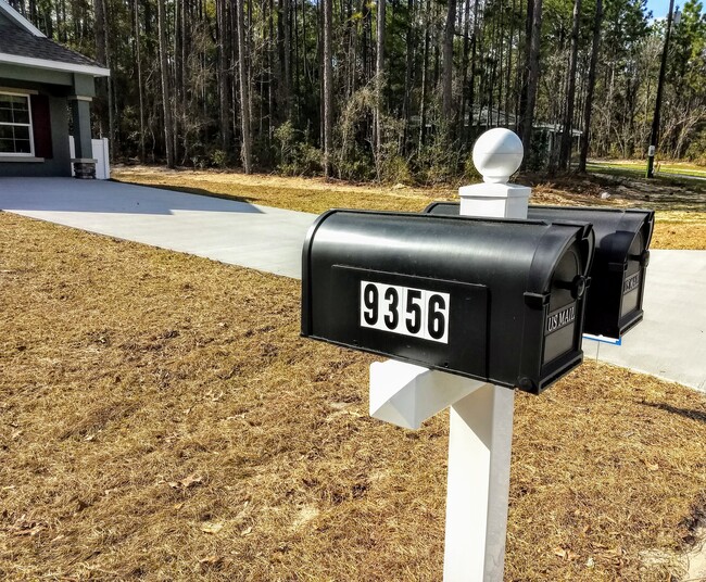 Mailbox - 9356 N Peachtree Way