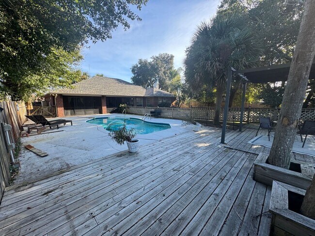 Building Photo - Gulf Breeze - Melissa Oaks - 4 Bedroom, 2 Bathroom w/ pool