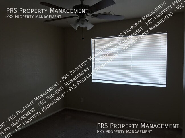 Building Photo - 1559 E Flower Cir