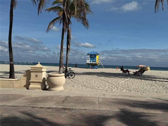 Building Photo - 1825 S Ocean Dr