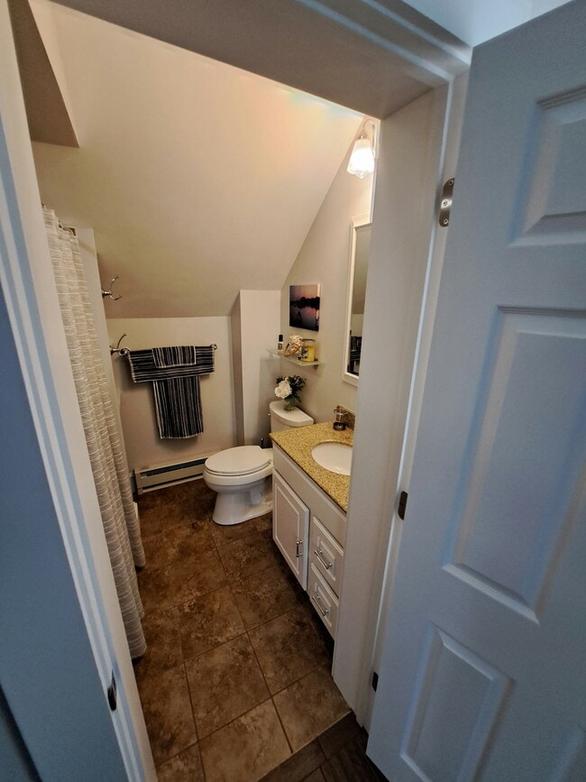 Building Photo - 14 Roy St