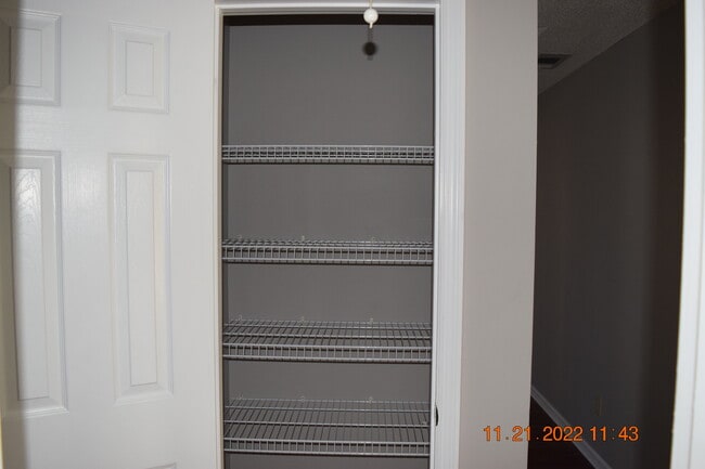 Building Photo - 1606 Dorchester Dr