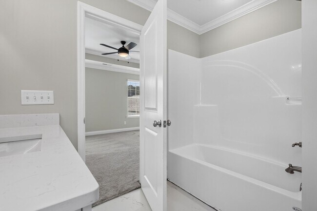 Building Photo - Luxury Townhome