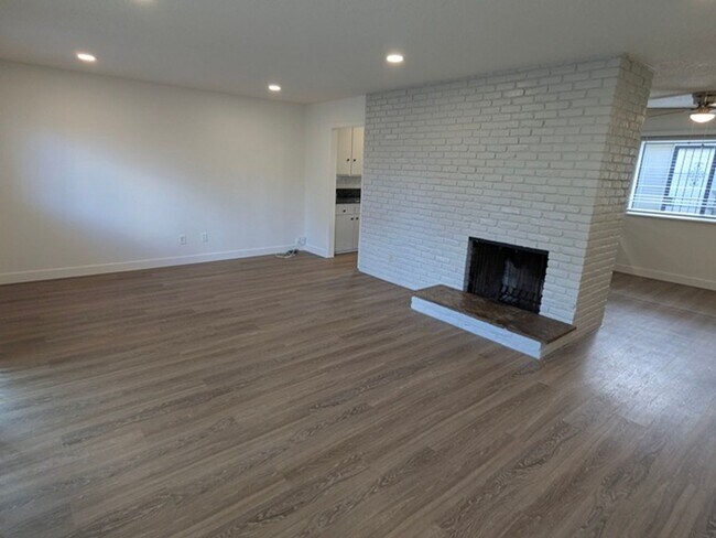 Building Photo - 3 BR / 2 BA Single Story Home in Serra Mesa