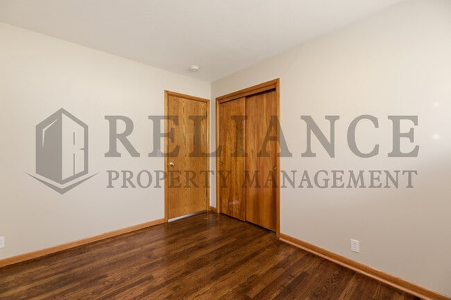 Building Photo - 1415 N Prairie Ln