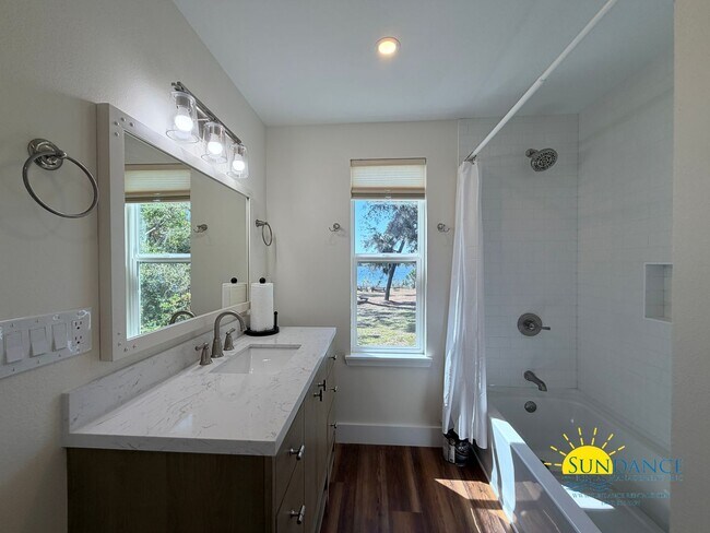 Building Photo - Waterfront 3 Bedroom Home Near E. John Sims Parkway in Niceville!