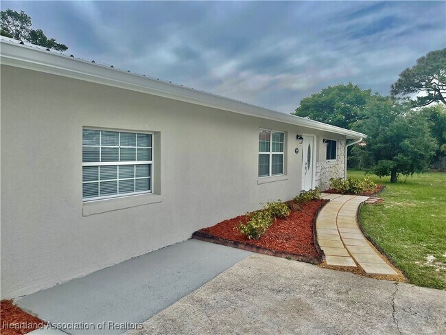 Building Photo - 1409 Palm Way