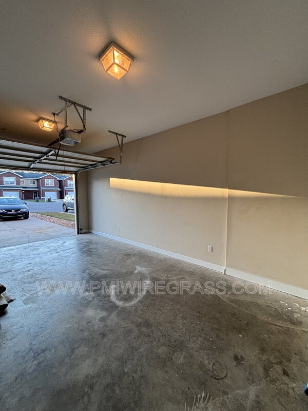 Building Photo - 108 Peregrine Way