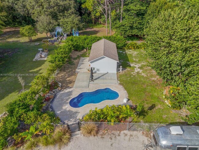 Building Photo - 11324 Palm Tree Ln