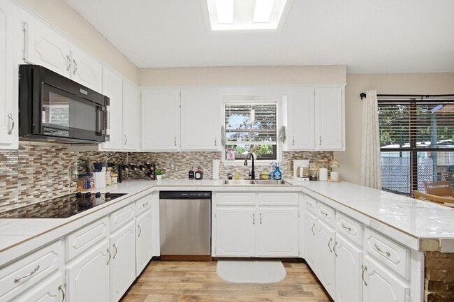 Building Photo - 2842 Rex Allen Dr