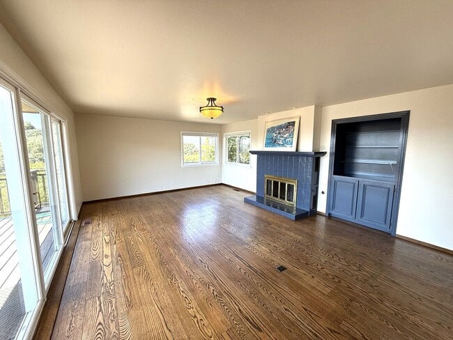 Building Photo - FOUR BEDROOM HOME IN THE GREENBRAE HILLS W...