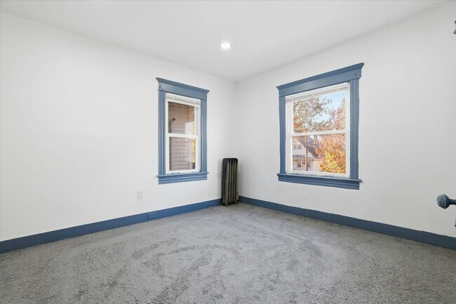 Building Photo - 940 Monroe Ave