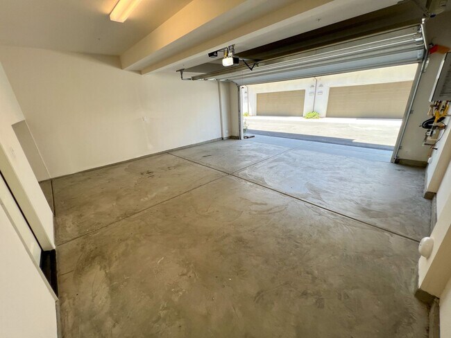 Building Photo - 2 bedroom Condo with a LOFT located in Menifee!
