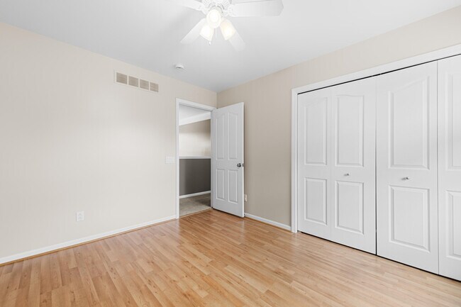 Building Photo - 47643 Ashford Dr S