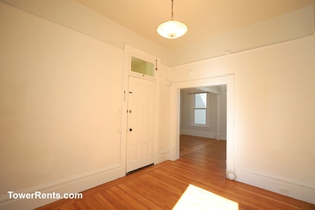 Building Photo - 38A Sharon St