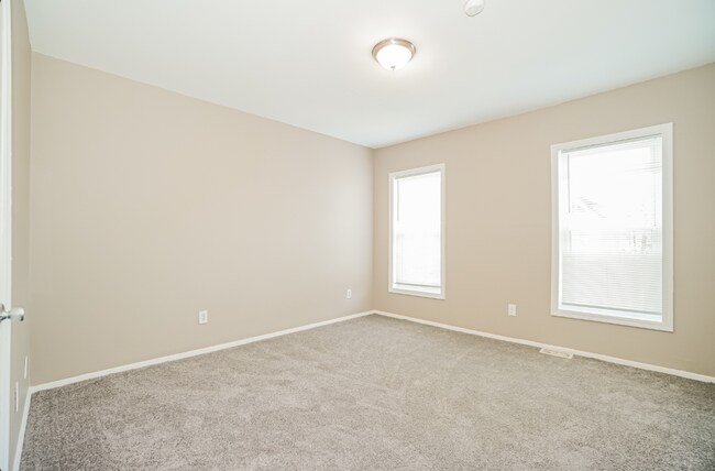 Building Photo - 392-394-394 N Garfield Ave