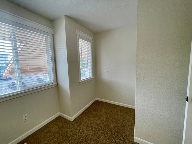 Building Photo - 1634 Cherry Ln