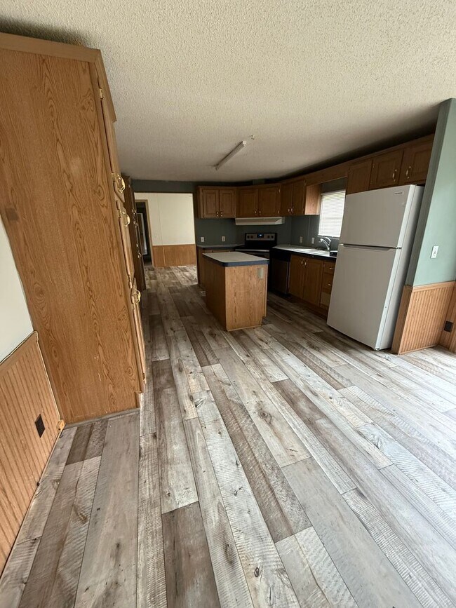Building Photo - Spacious Country Living in Haysville Kansas
