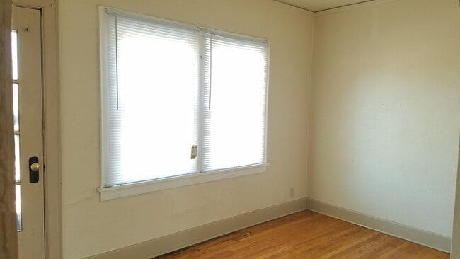 Interior Photo - 10 N 31st