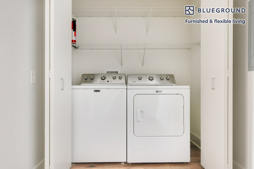 Building Photo - 300 N Canal St