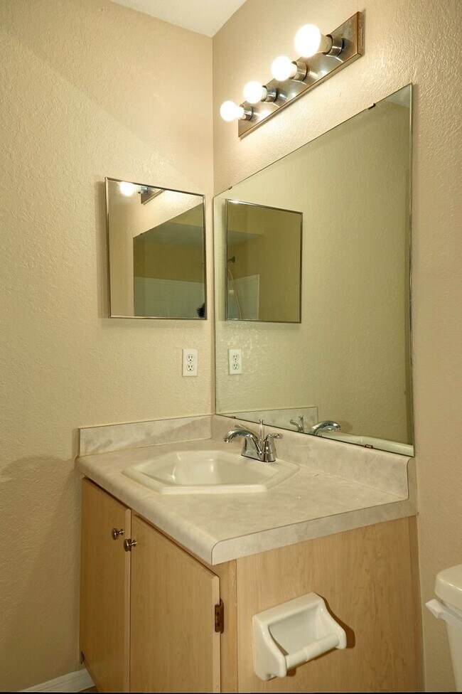 Building Photo - Lovely 2 bedroom 2 bath Condo in Audubon V...