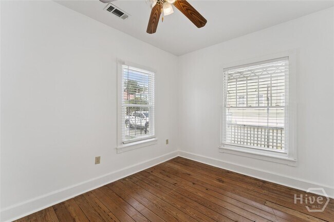 Primary Photo - 1106 E Broad St