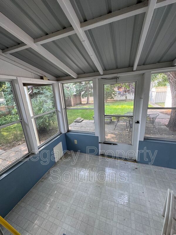 Building Photo - 2106 Assumption Dr