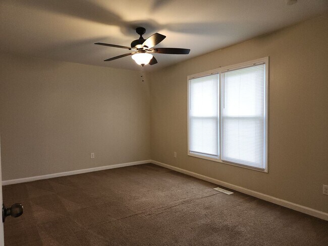 Building Photo - 3483 Arvin Dr