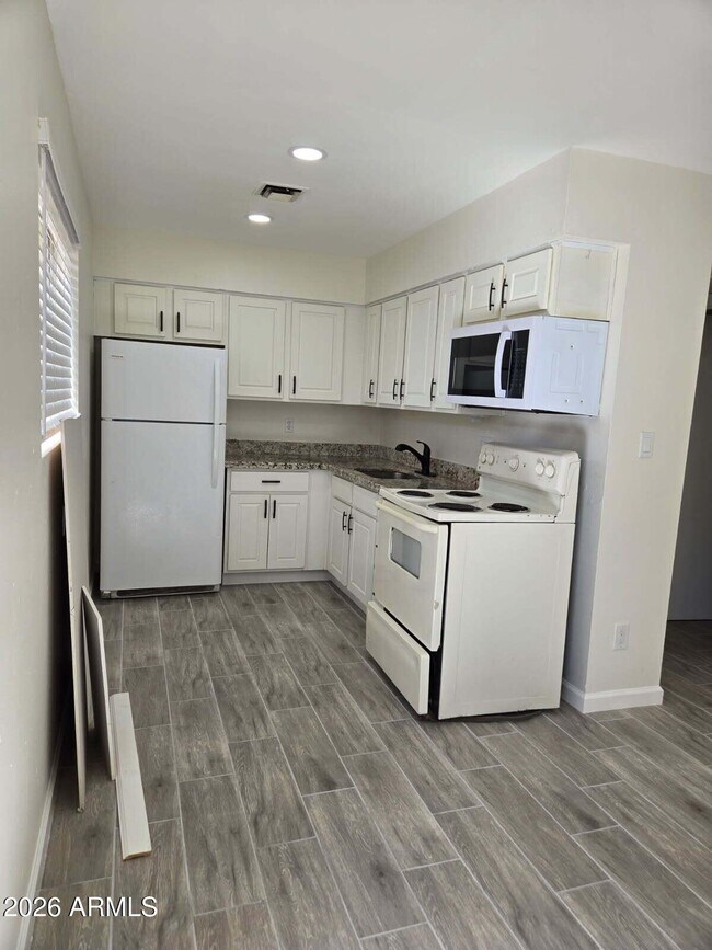 Building Photo - 1223 W University Dr