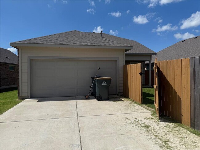 Building Photo - 110 Dedina Dr