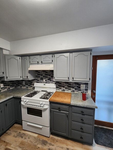 Building Photo - 301 Hastings St