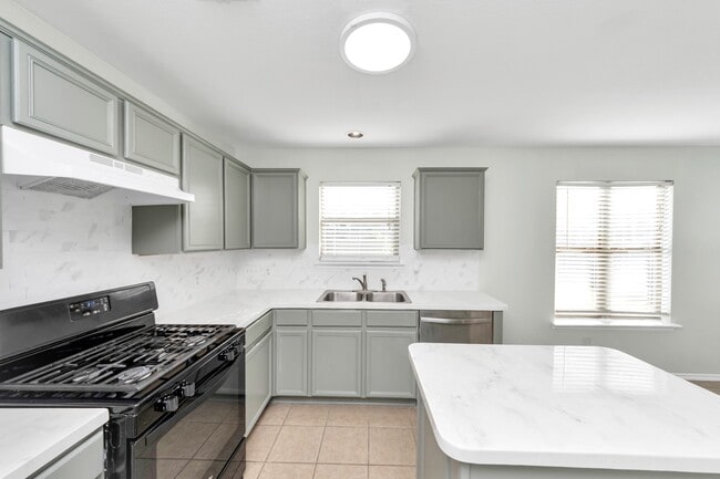 Building Photo - 2610 Skyview Shadows Ct