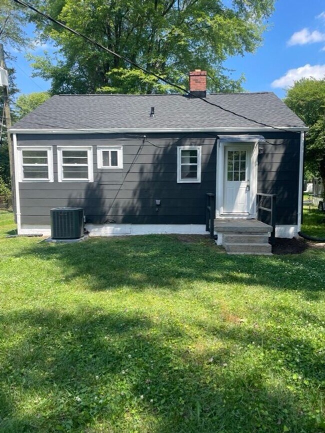 Building Photo - 1024 Halsey Ln