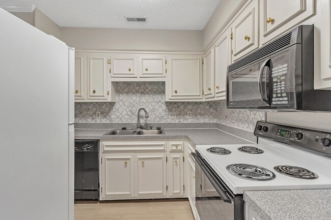 Building Photo - 764 Fox Ridge Dr