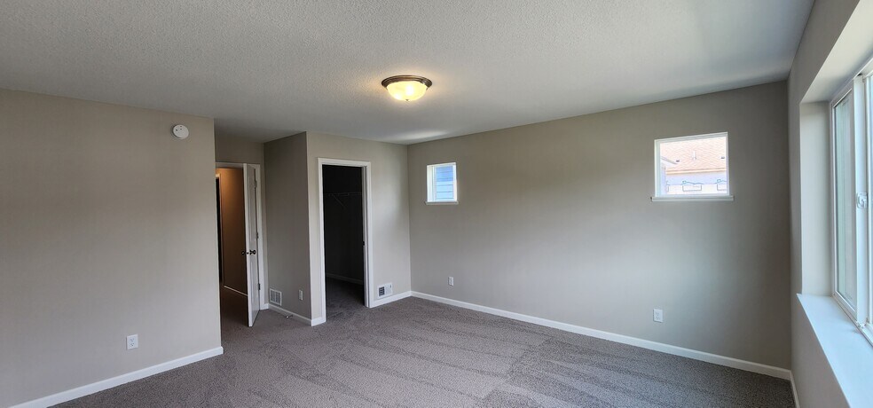 Building Photo - 1515 100th Ave NW