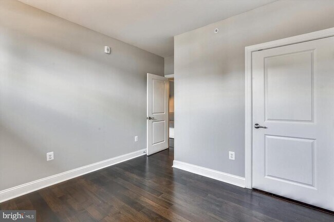 Building Photo - 4915 Hampden Ln