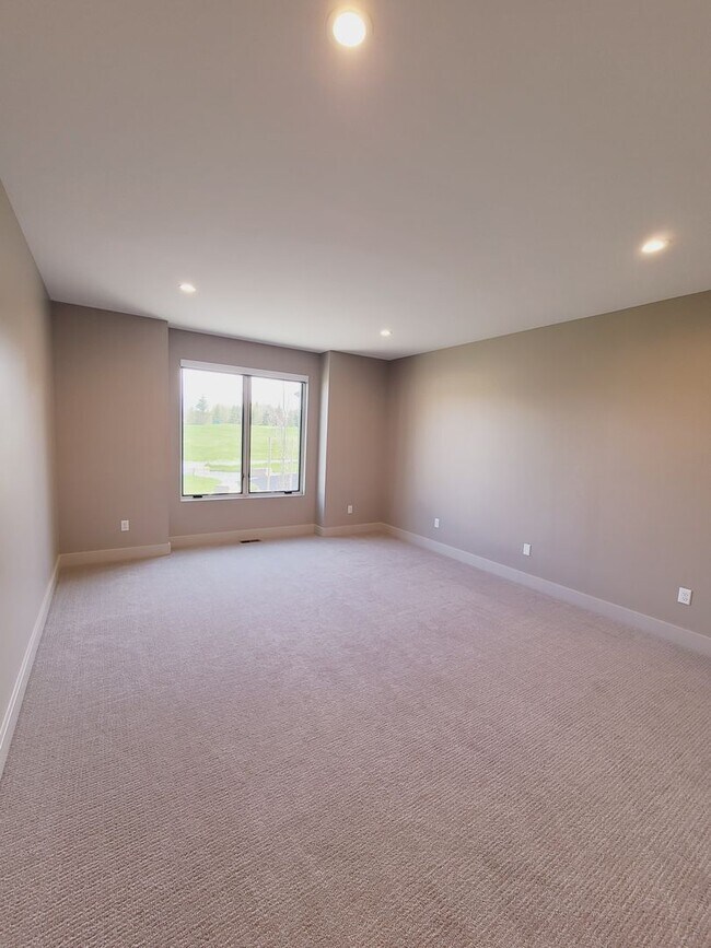 Building Photo - Amazing Garden Side Condo in Black Bull