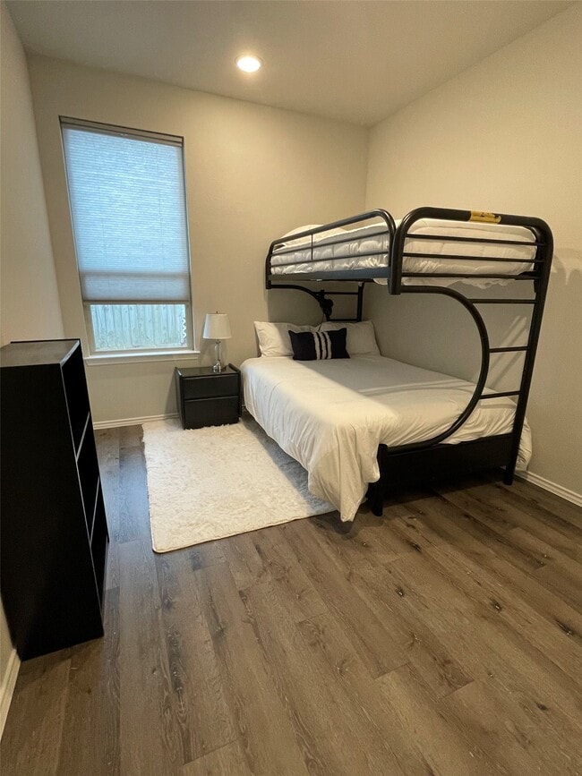 Building Photo - 16888 W Ivanhoe St