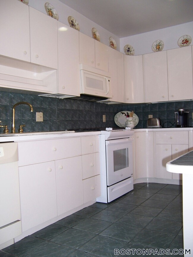 Building Photo - 79 Harvey St